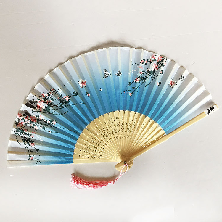 Fábrica directa estilo chino de bambú de seda ventilador bambú suerte regalo dos sonrisa verde plegable estilo antiguo ventilador fábrica al por mayor