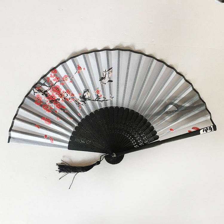 Fábrica directa estilo chino de bambú de seda ventilador bambú suerte regalo dos sonrisa verde plegable estilo antiguo ventilador fábrica al por mayor