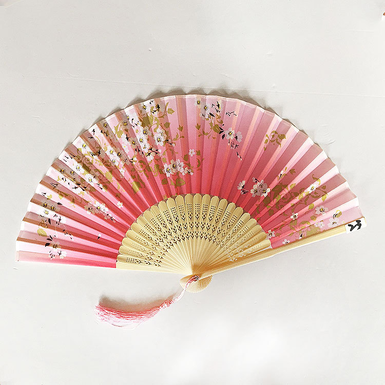 Fábrica directa estilo chino de bambú de seda ventilador bambú suerte regalo dos sonrisa verde plegable estilo antiguo ventilador fábrica al por mayor