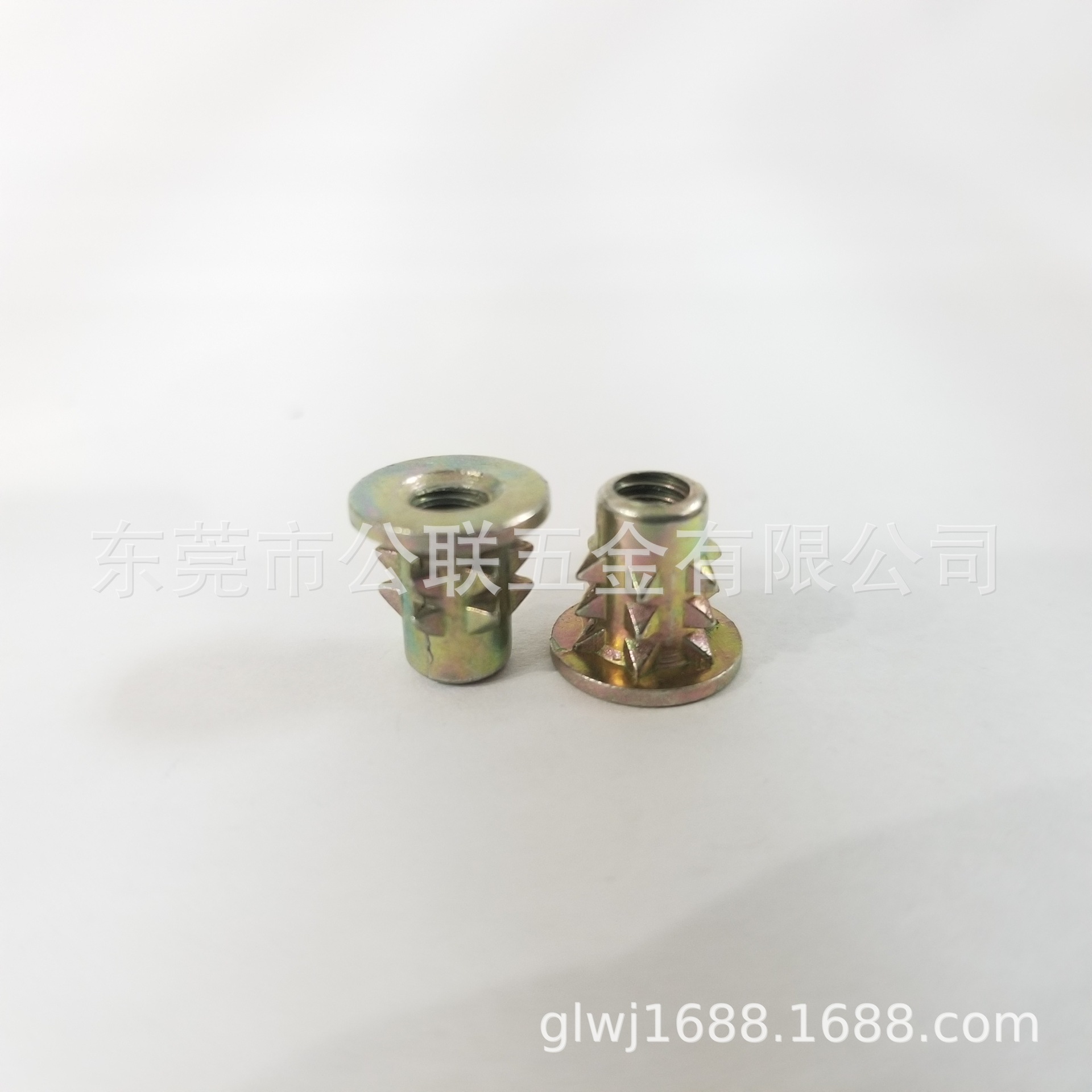 带介刺母 内外牙 三合一预埋梯形螺母锌合金M4*10