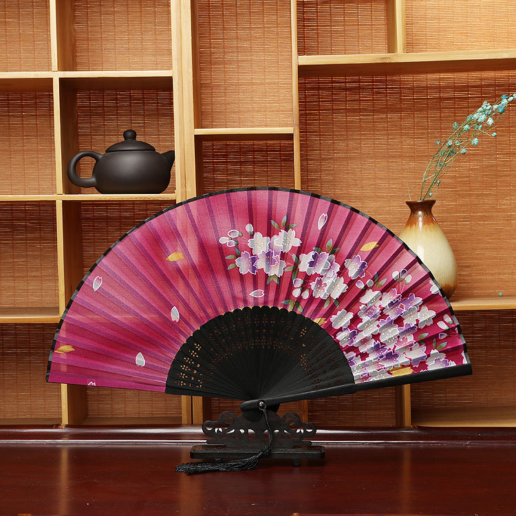 Ventilador de baile de estilo chino ventilador plegable regalo artesanal de estilo japonés ventilador de bambú ventilador publicitario paño de seda estilo antiguo ventilador plegable al por mayor