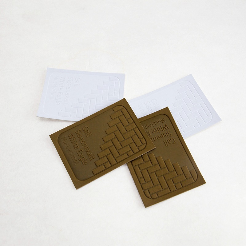 厂家制作牛仔裤皮牌 女包pu皮标 通用头层皮商标 高周波压印皮标