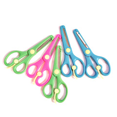 Children's handmade plastic edged spring scissors student cartoon safety scissors with blade kindergarten scissors wholesale