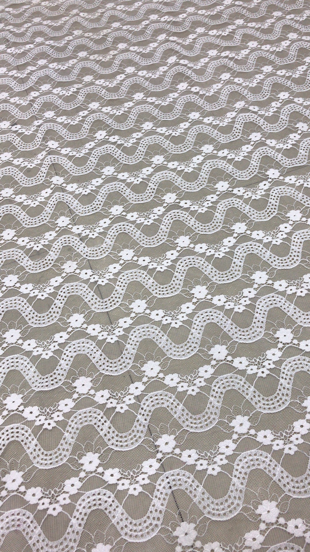 厂家直销新版现货的波浪状小花雪尼尔小清新蕾丝面料