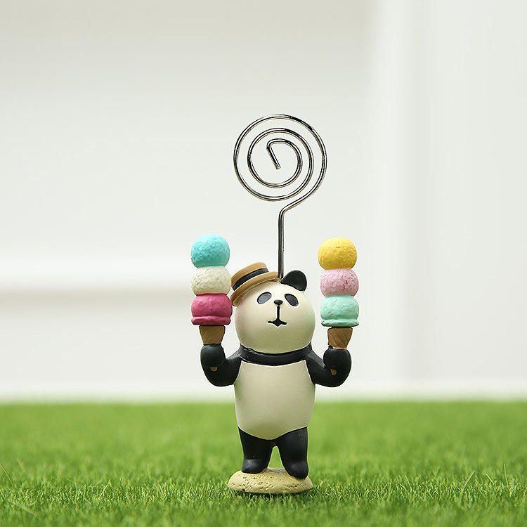 아이스크림을 들고 있는 팬더