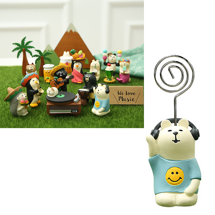 백곰이 음악을 듣는다