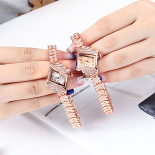 �Ͻ���Ůʿ��朱�r�b䓎��Ͻ�y���C�ֱ��¿��ŮʿʯӢ��