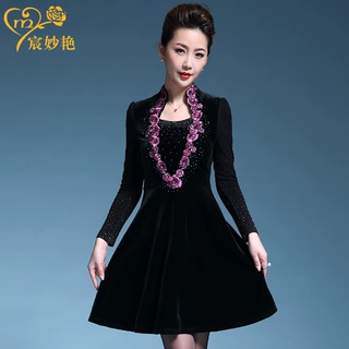 宸妙艳2022新款长袖复古丝绒连衣裙气质大码妈妈装女装厂家批发