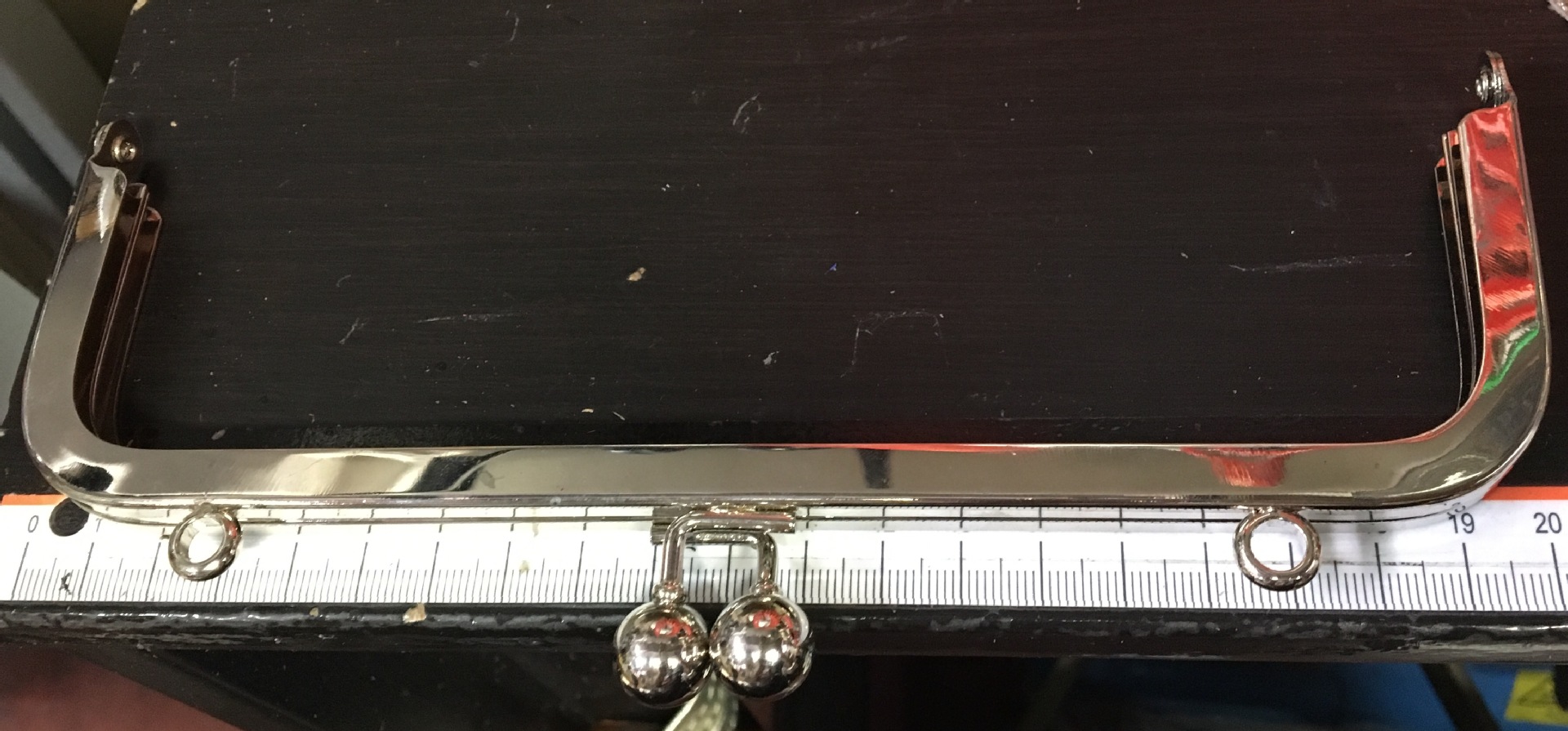 Sin stock, se puede hacer: 18 * 6CM cuadrado de superficie lisa sin agujeros de bolso de oro con cabeza de cuentas