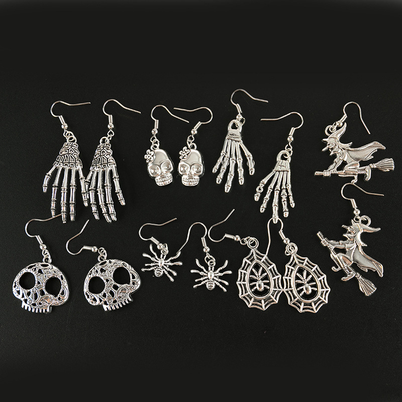 European and American Hip Hop Retro Punk Gothic Halloween Earrings Skull Bone Section Palm Ear Spider Earrings