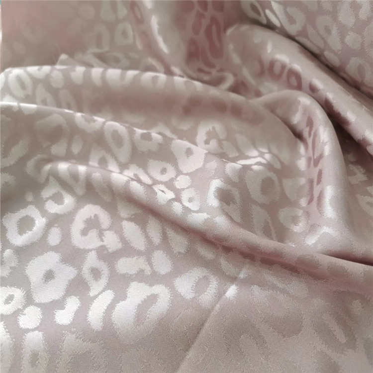 现货供应  仿真丝豹纹提花缎面 春夏女装连衣裙 衬衫 旗袍面料