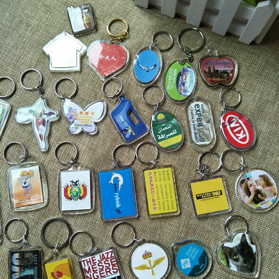 专业生产亚克力钥匙扣.透明胸章.相框冰箱贴.开瓶器