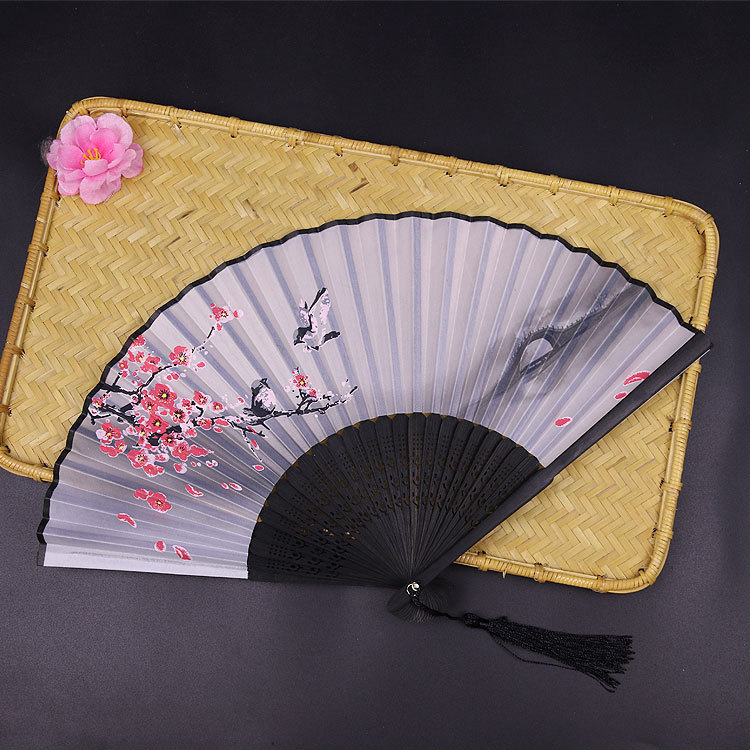 Ventilador De La sonrisa de Erqing Ventilador de seda de mango medio largo de estilo chino Ventilador plegable Estilo chino Hanfu Ropa coreana Ventilador de juego creativo al por mayor