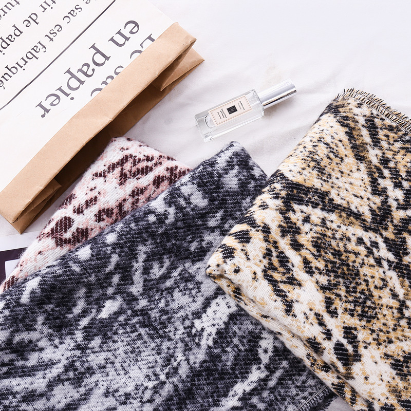 El comercio exterior de Amazon Otoño e Invierno Nuevo patrón de serpiente de Cachemira bufanda alargada de Europa y América gruesa cálida bufanda de gran tamaño chal