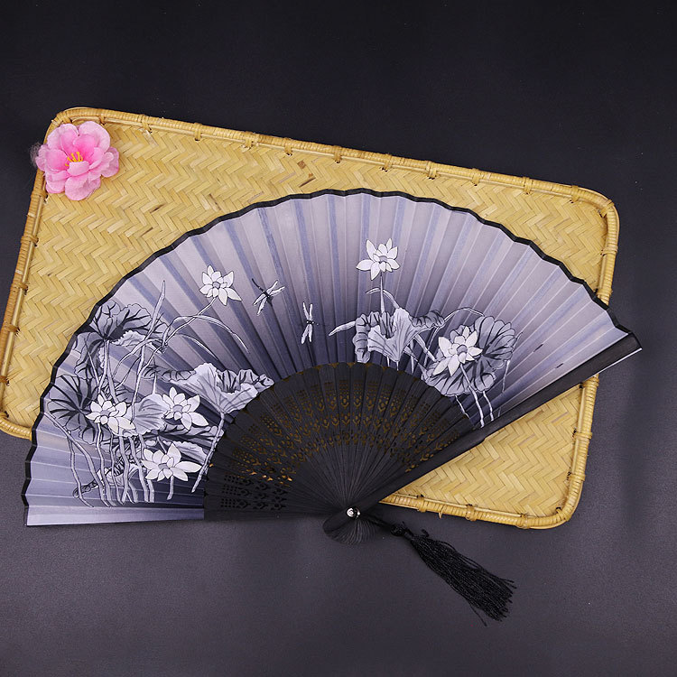 Ventilador De La sonrisa de Erqing Ventilador de seda de mango medio largo de estilo chino Ventilador plegable Estilo chino Hanfu Ropa coreana Ventilador de juego creativo al por mayor