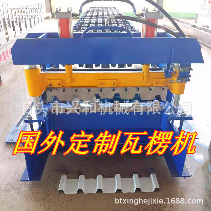 900单瓦机 彩钢压瓦机设备 双层彩钢板加工机械 兴和压瓦机厂