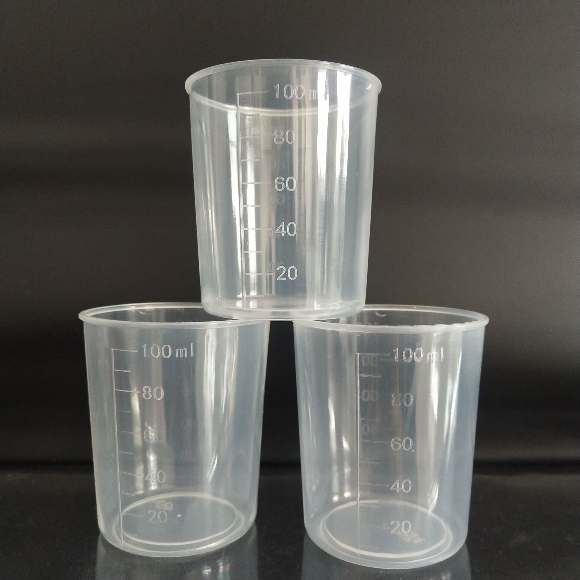 厂家现货100ml量杯 塑料量杯全新PP料量杯 小量杯带刻度