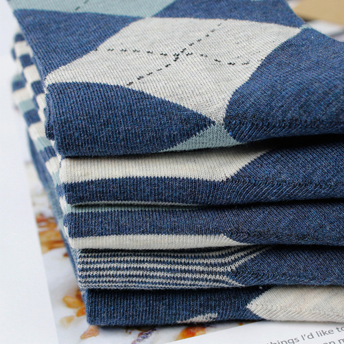 Autumn and winter cotton socks, men's mid-calf socks, Japanese simple outdoor warm socks, sports stockings manufacturer wholesale