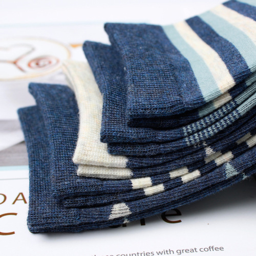 Autumn and winter cotton socks, men's mid-calf socks, Japanese simple outdoor warm socks, sports stockings manufacturer wholesale