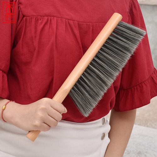 Long handle bed brush, hotel bed sweeper, soft bristle brush, large wooden dust removal brush, custom-made LOGO household carpet cleaning brush