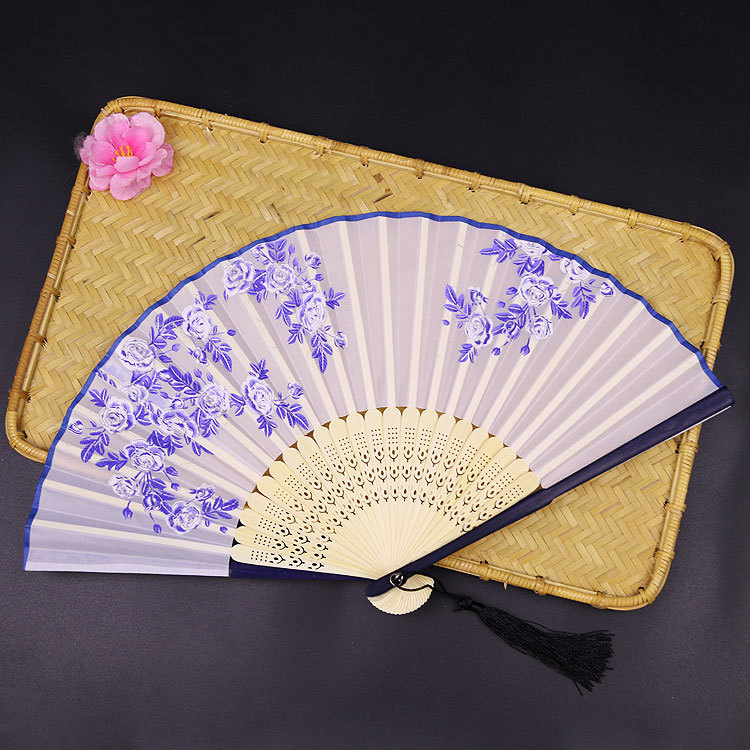 Ventilador De La sonrisa de Erqing Ventilador de seda de mango medio largo de estilo chino Ventilador plegable Estilo chino Hanfu Ropa coreana Ventilador de juego creativo al por mayor