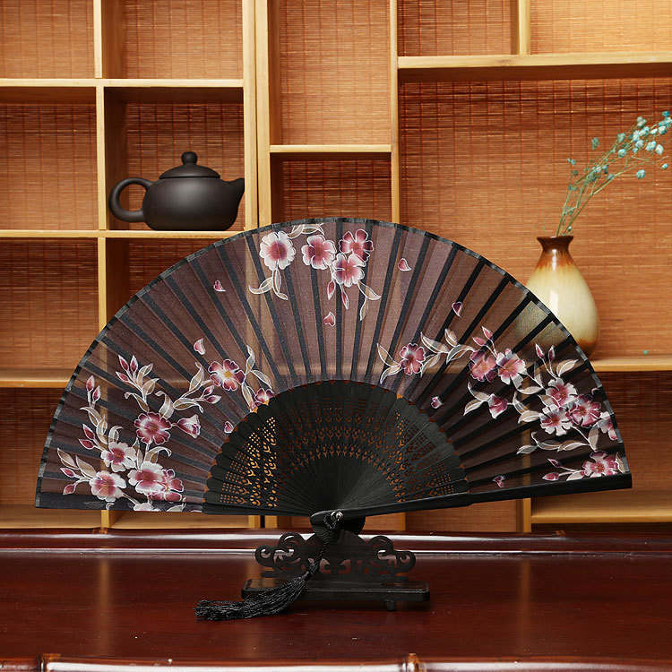 Ventilador de baile de estilo chino ventilador plegable regalo artesanal de estilo japonés ventilador de bambú ventilador publicitario paño de seda estilo antiguo ventilador plegable al por mayor
