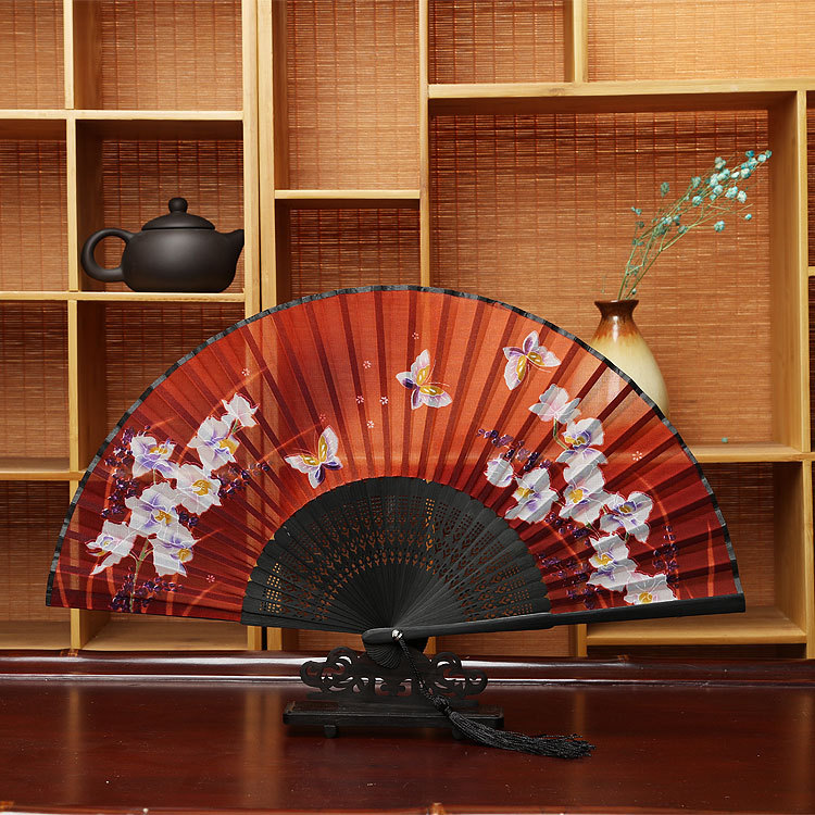 Ventilador de baile de estilo chino ventilador plegable regalo artesanal de estilo japonés ventilador de bambú ventilador publicitario paño de seda estilo antiguo ventilador plegable al por mayor