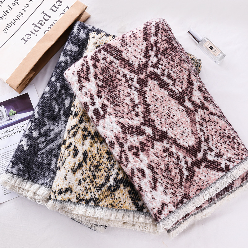 El comercio exterior de Amazon Otoño e Invierno Nuevo patrón de serpiente de Cachemira bufanda alargada de Europa y América gruesa cálida bufanda de gran tamaño chal