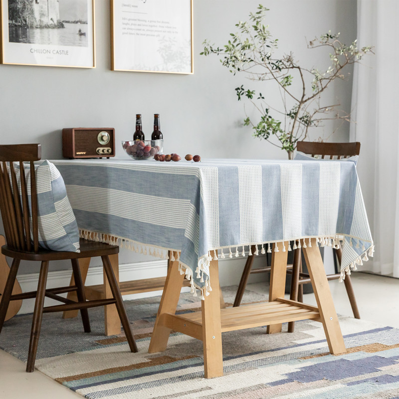 Tovaglia rettangolare da caffè/pranzo INS Nordic in cotone e lino tinta unita con nappe e motivo geometrico a righe e pizzo._voghion.com