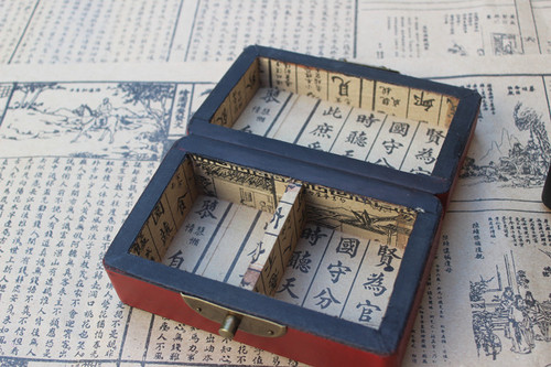 Retro jewelry box, antique storage box, antique wooden box, dragon and phoenix pattern gift packaging box, fitness ball box