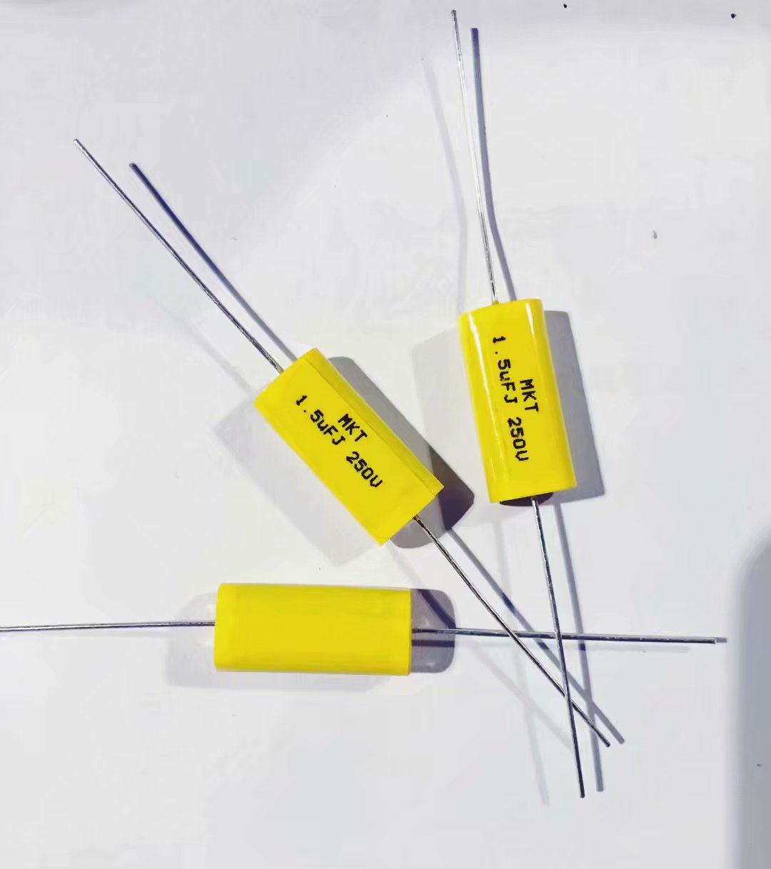 厂家MKT/MKP 250v/4.7uf  轴向薄膜聚酯电容器475J565J 685J105J