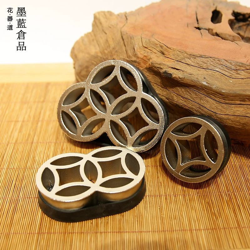 Цибао Хуа Лицзянь Гора нержавеющая сталь широкие листья Толстая ветка Цветочная композиция японский Дзен Сяоюань ручей