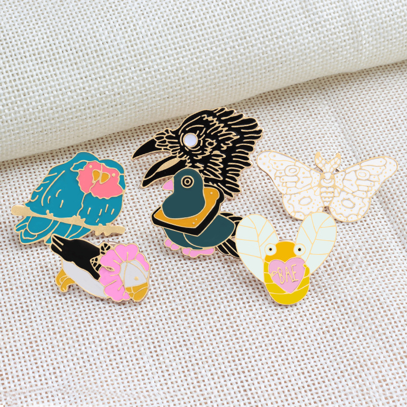 Fashion cartoon animal bee parrot butterfly brooch broilebal bird's…