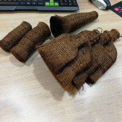 Mounting materials, mounting brushes, brown brushes, bristle brushes, mounting tools, manual machines are available