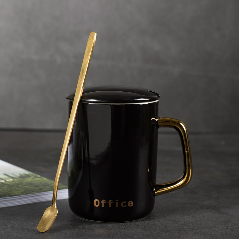 Tazas de cerámica doradas originales tazas de oro creativas tazas de agua tazas de café cubiertas cucharas regalos al por mayor