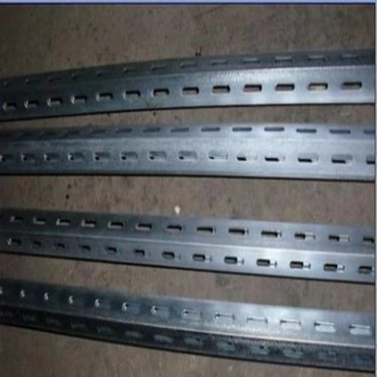 厂家批发镀锌冲孔切尺热轧等边三角铁建筑支架结构用打孔万能角钢