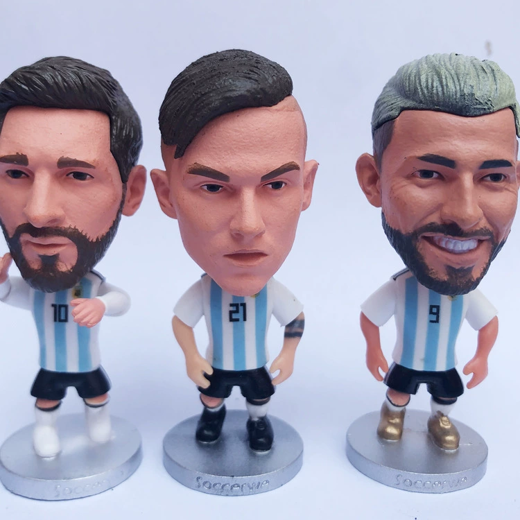 Фанаты футбола вокруг Мемориала чемпионата мира по звезде К Роналиро Мосми Мамбе модель куклы