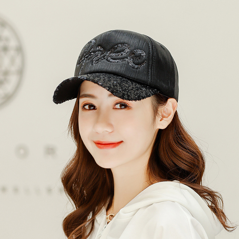 Cappellino da baseball donna alla moda con paillettes e lettere_voghion.com