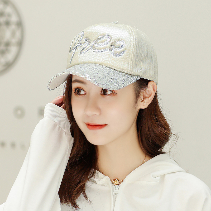 Cappellino da baseball donna alla moda con paillettes e lettere_voghion.com