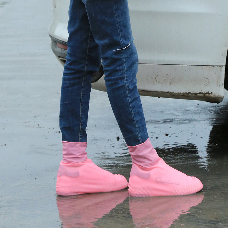Cubierta de zapatos de látex a prueba de lluvia Cubierta de zapatos de playa viajes de moda al aire libre día lluvioso viajes zapatos de lluvia para hombres y mujeres zapatos de agua fábrica al por mayor