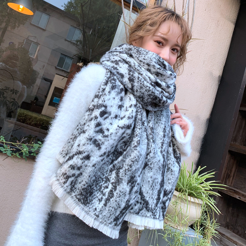 2019 Otoño e Invierno Nueva bufanda de Cachemira con estampado de serpiente Europa y América caliente-venta gruesa cálida bufanda de moda