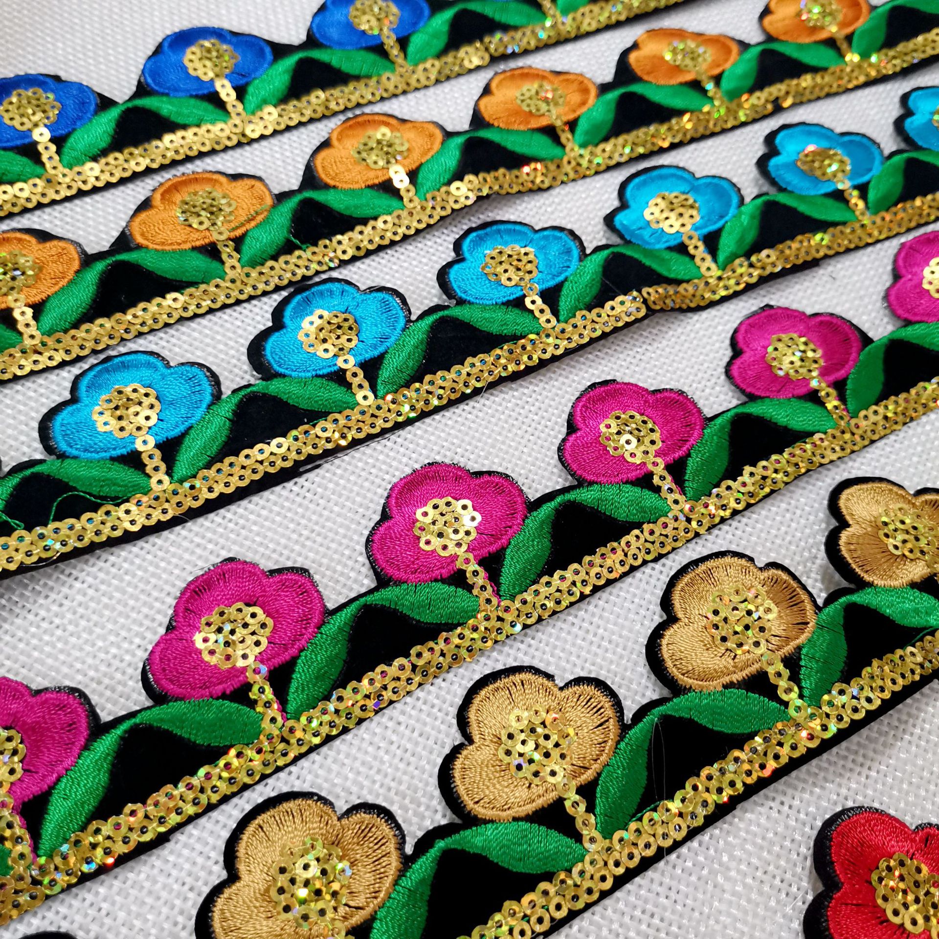 儿童民族领袖口服装辅料背胶装饰亮片小花朵刺绣长条熨烫花布贴条