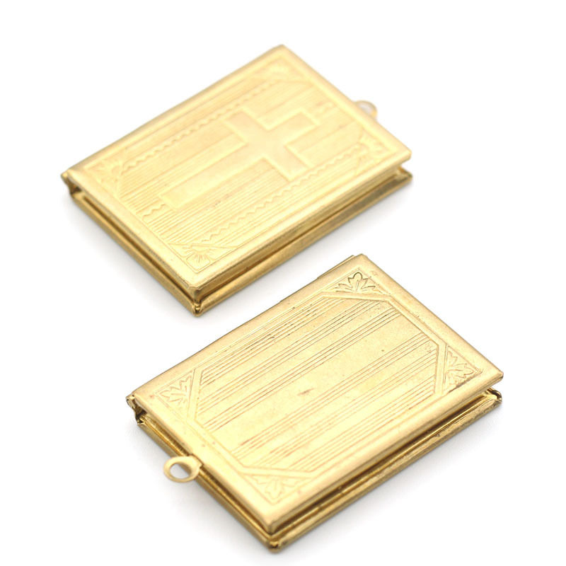 Square sophisticated commemorative pendant