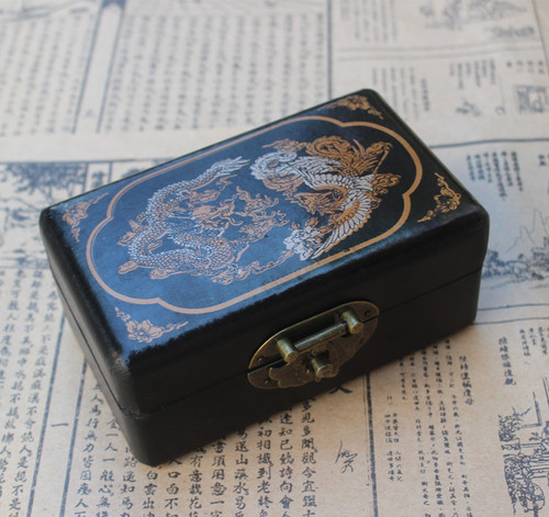 Retro jewelry box, antique storage box, antique wooden box, dragon and phoenix pattern gift packaging box, fitness ball box