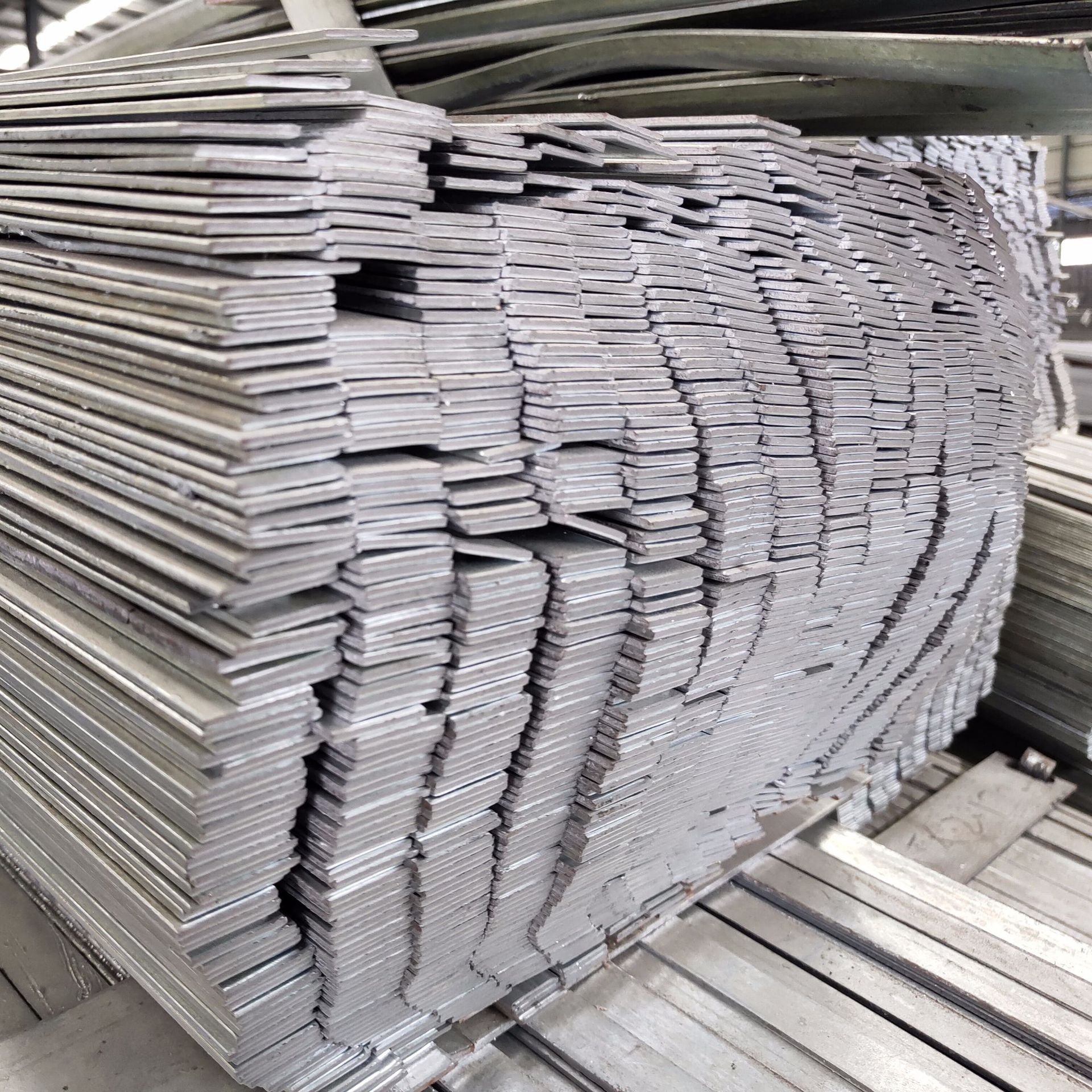 山东镀锌扁钢 泰安镀锌扁钢 40*4 热镀锌扁钢 接地扁铁 拆件零售