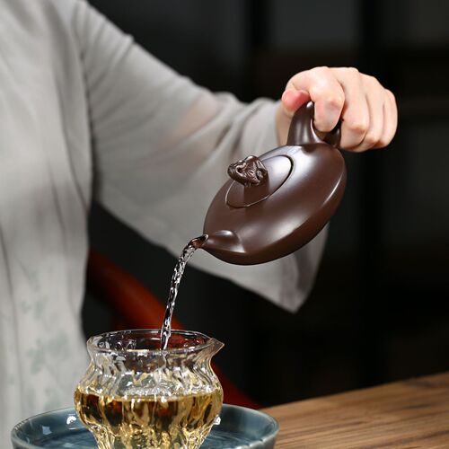Order one purple clay elephant pot as a gift from the manufacturer, with the item being shipped directly from Yixing, featuring auspicious and lucky designs, and offering wholesale tea pots and tea sets.