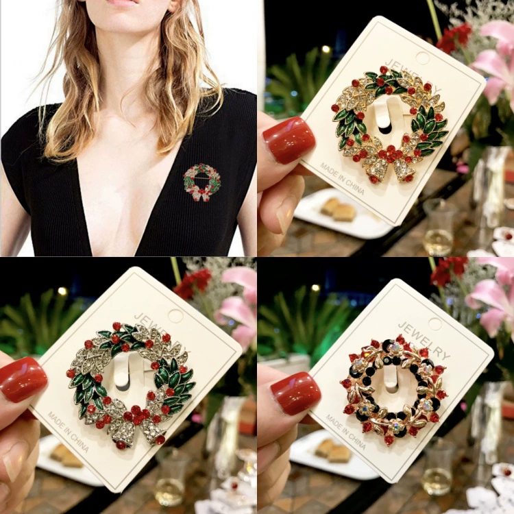 Brooch badge, cute cartoon Christmas design, elderly-friendly accessory, 9.7×6.5 cm