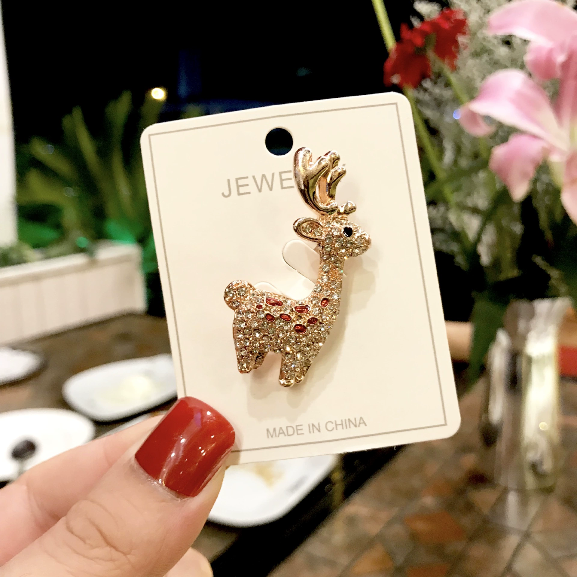 Brooch badge, cute cartoon Christmas design, elderly-friendly accessory, 9.7×6.5 cm