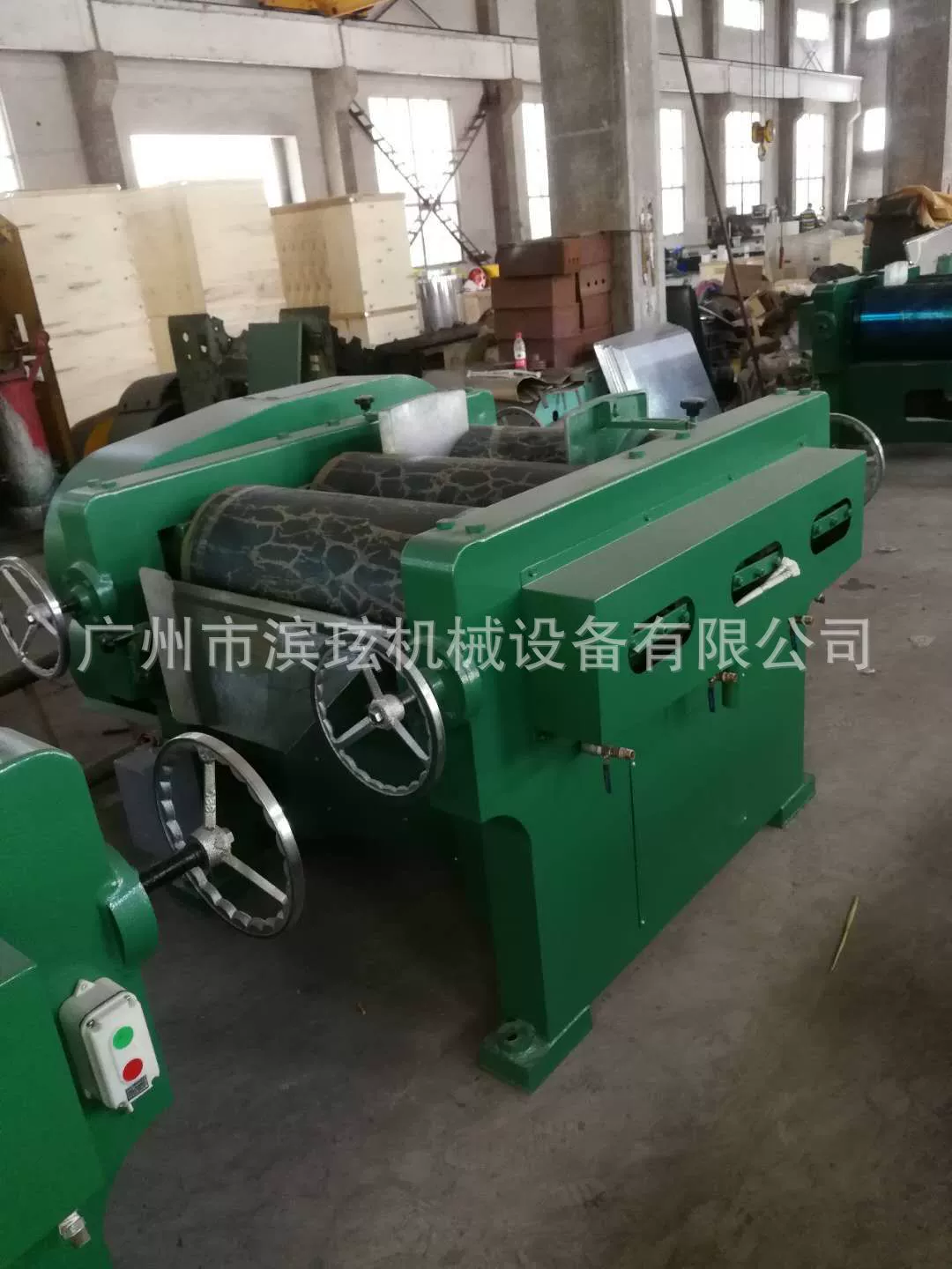 Фабрика в Гуанчжоу Bin Fang напрямую поставляет трехроликовую машину для косметической краски с тремя роликовыми шлифовальными машинами, трехроликовая шлифовальная машина