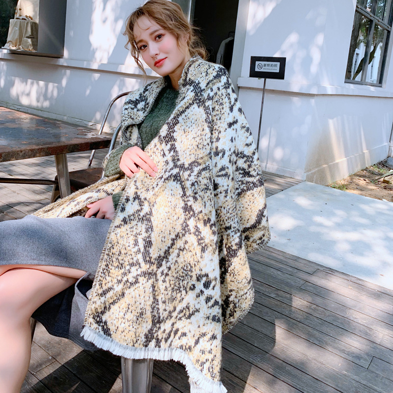 2019 Otoño e Invierno Nueva bufanda de Cachemira con estampado de serpiente Europa y América caliente-venta gruesa cálida bufanda de moda